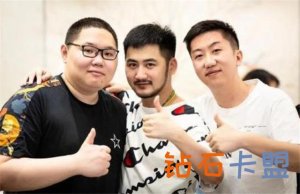 CSGO现五杀名场面,QUQU直播怒摘耳机:这些人吃药了吗?